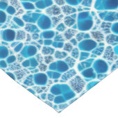 Blaue und weiße Frostfantasie Abstraktes Eismosaik Tischdecke (Schrägansicht)