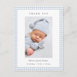 Blaue und weiße Gingham-Geburtsanzeige für Babyjun Postkarte
