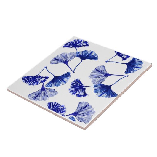 Blaue und weiße Gingko-Blätter Fliese (Seite)