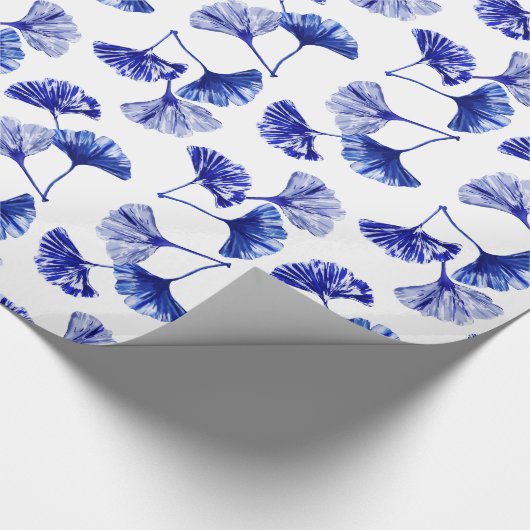 Blaue und weiße Gingko-Blätter Geschenkpapier (Ecke)