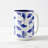 Blaue und weiße Gingko-Blätter Zweifarbige Tasse (VorderseiteRechts)