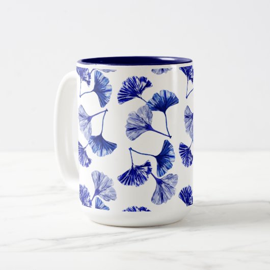 Blaue und weiße Gingko-Blätter Zweifarbige Tasse (Vorderseite Links)