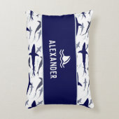 Blaue und weiße Hai Muster mit Name Boy Dekokissen (Vorderseite(Vertikal))