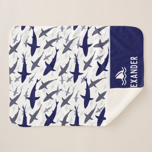 Blaue und weiße Hai Muster mit Name Boy Sherpadecke (Vorderseite (Horizontal))