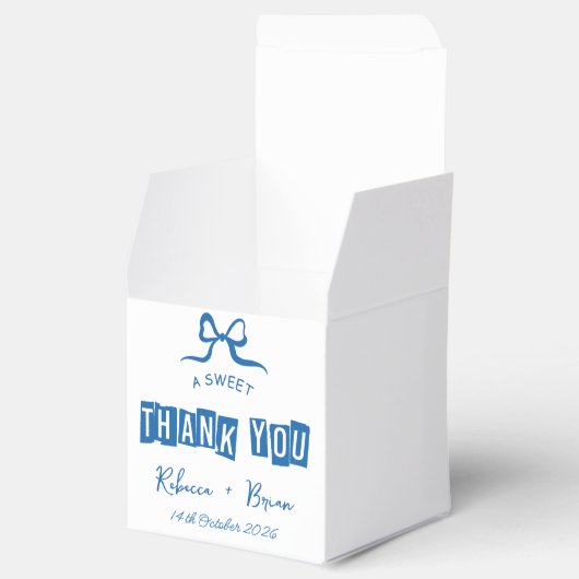 Blaue und weiße Hand gezeichnete Bow Sketch-Hochze Geschenkschachtel (Geöffnet)