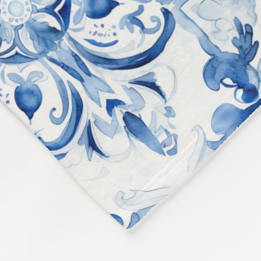 Blaue und weiße italienische Aquarellmuster Fleecedecke (Ecke)