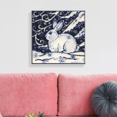 Blaue und weiße Kaninchen Bunny Woodland Schnee Wi Leinwanddruck (Insitu (Wohnzimmer))