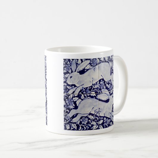 Blaue und weiße Kaninchenhaare Duo Blätter Tile Kaffeetasse (VorderseiteRechts)