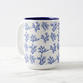 Blaue und weiße Korallen Zweifarbige Tasse (Vorderseite Links)