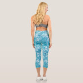 Blaue und weiße Marmorstruktur Capri Leggings (Rückseite)