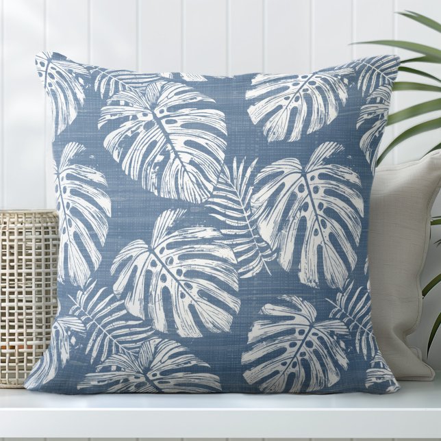 Blaue und weiße Monstera Palm Blätter Kissen (Von Creator hochgeladen)