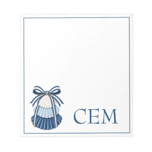 Blaue und weiße Muscheln und Bänder Monogramm Notizblock