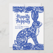 Blaue und weiße Ostern Bunny Brunch Egg Hunt Einladung (Vorderseite)