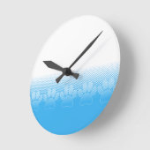 Blaue und weiße Pfeifen mit Newsprint-Hintergrund Runde Wanduhr (Winkel)