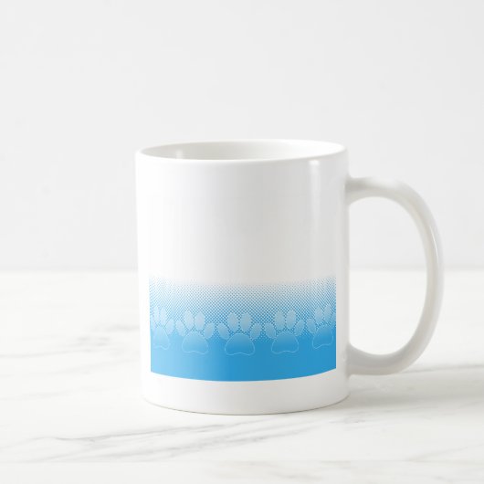 Blaue und weiße Pfeifen mit Zeitungspapier-Hinterg Kaffeetasse (Rechts)