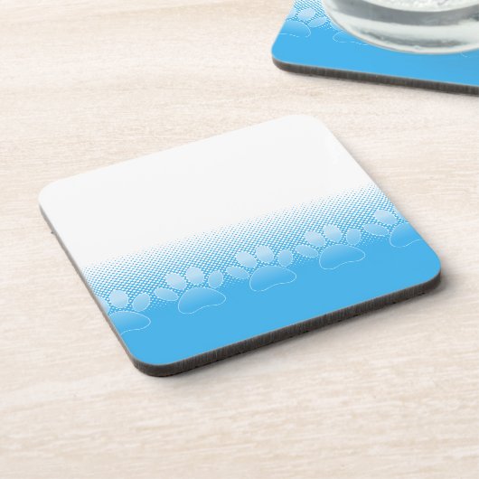 Blaue und weiße Pfeifen mit Zeitungspapier-Hinterg Untersetzer (Linke Seite)