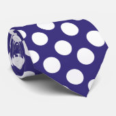 Blaue und weiße Polka-Punkt-MitternachtsKrawatte Krawatte (Gerollt)