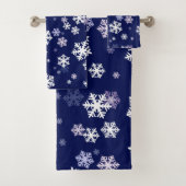 Blaue und weiße Schneeflocken auf dunkelblauem Bod Badhandtuch Set (Insitu)
