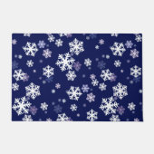Blaue und weiße Schneeflocken auf dunkelblauem Bod Fußmatte (Vorderseite)