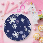 Blaue und weiße Schneeflocken auf dunkelblauem Bod Pappteller (Party)