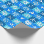 Blaue und weiße Schneeflocken Gestalt Geschenkpapier (Ecke)
