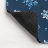 Blaue und weiße Schneeflocken Mousepad (Ecke)
