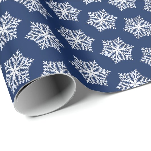 Blaue und weiße Schneeflocken Weihnachten Geschenkpapier (Rolleneckpunkt)