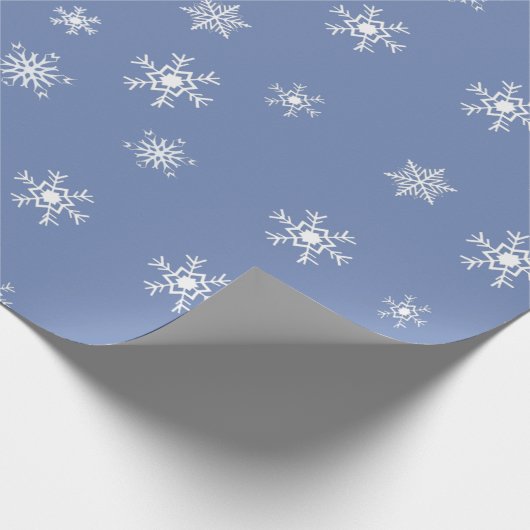 Blaue und weiße Schneeflocken Weihnachten Geschenkpapier (Ecke)
