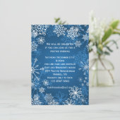 Blaue und weiße Schneeflocken Weihnachtsfest Party Einladung (Stehend Vorderseite)