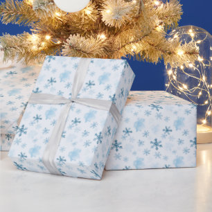 Blaue und weiße Schneeflocken Winter Moderne Weihn Geschenkpapier