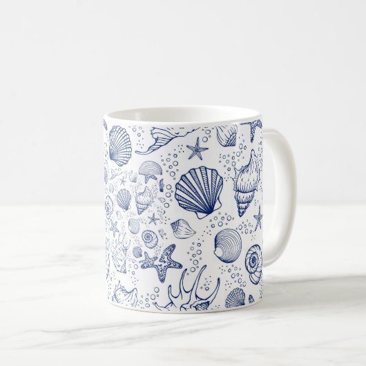 Blaue und weiße Seashell Starfish Tasse (VorderseiteRechts)