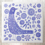 Blaue und weiße skandinavische Vögel Fliese<br><div class="desc">Skandinavische Volkskunst Stil Blau-Weiß Vogel und Blume Design. Originelle Kunst von Nic Squirrell.</div>