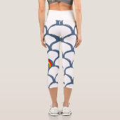 Blaue und weiße Skizze Scallop Muster & Regenbogen Capri Leggings (Rückseite)