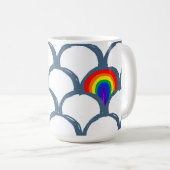 Blaue und weiße Skizze Scallop Muster & Regenbogen Kaffeetasse (VorderseiteRechts)