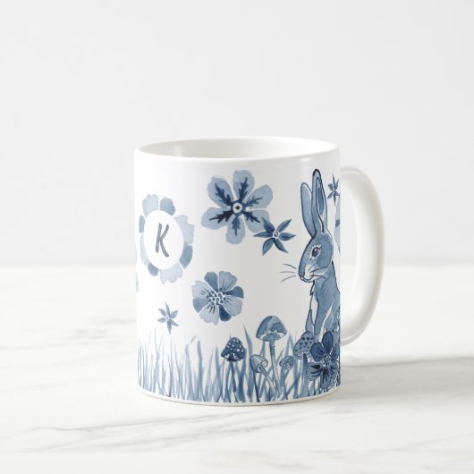 Blaue und weiße sonnige Blume Monogramm Osterkanin Kaffeetasse (VorderseiteRechts)