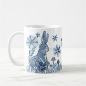 Blaue und weiße sonnige Blume Monogramm Osterkanin Kaffeetasse (Links)
