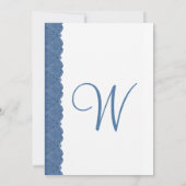 Blaue und weiße Spitzen elegante Monogramm Wedding Einladung (Rückseite)