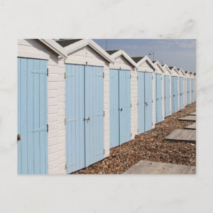 Blaue und weiße Strandhütten Postkarte