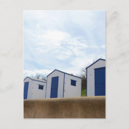 Blaue und weiße Strandhütten Postkarte