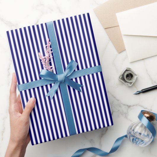 Blaue und weiße Streifen Geschenkpapier (Schenken)