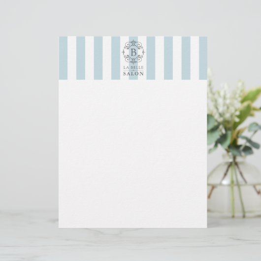 Blaue und weiße Streifen mit Monogramm (Stehend Vorderseite)