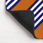 Blaue und weiße Streifen mit verbrannter Orange Mousepad (Ecke)