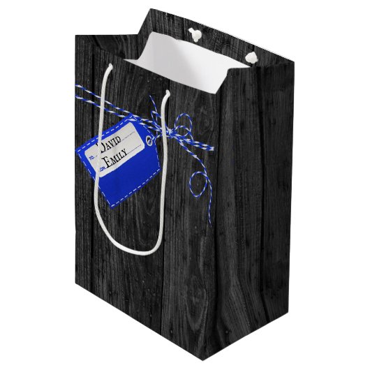 Blaue und weiße String Bow on Wood Mittlere Geschenktüte (Vorderseite Schrägansicht)