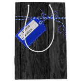 Blaue und weiße String Bow on Wood Mittlere Geschenktüte (Vorderseite)