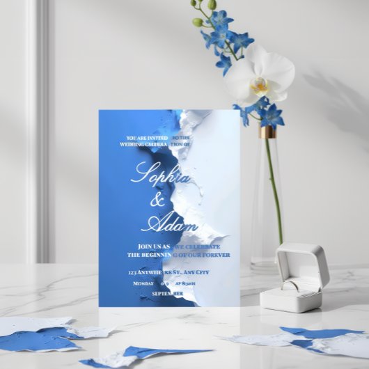 Blaue und weiße texturierte Hochzeitseinladung mit Save The Date
