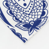 Blaue und weiße Vintage Blütenpalette Fleecedecke (Ecke)