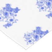 Blaue und weiße Vögel und Edelweiss Muster Tischdecke (Schrägansicht)
