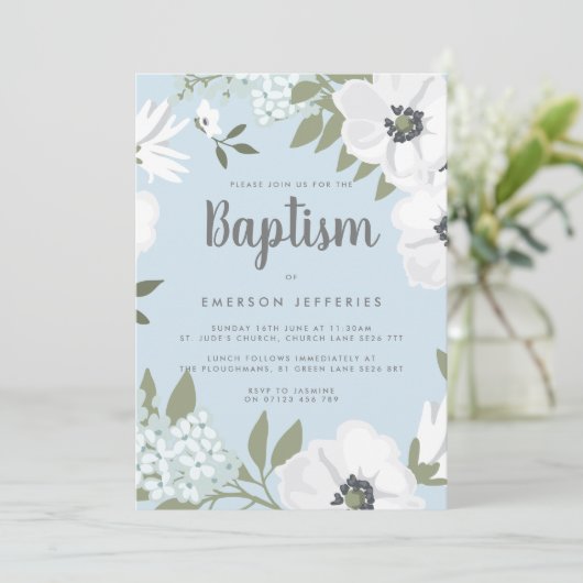 Blaue und weiße Wasserfarbe Anemone Taufe Einladung (Stehend Vorderseite)