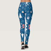 Blaue und weiße Weihnachtsbäume und Schneeflocken Leggings (Rückseite)