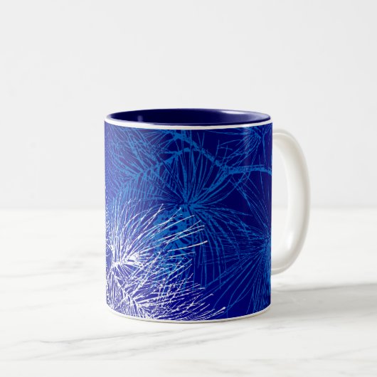 Blaue und weiße Winterkiefer Zweifarbige Tasse (VorderseiteRechts)